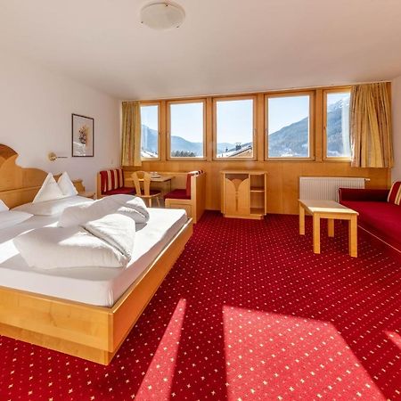 Hotel Schwarzer Adler Резия Экстерьер фото