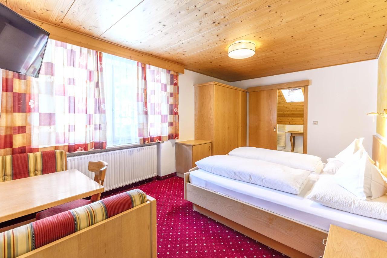 Hotel Schwarzer Adler Резия Экстерьер фото
