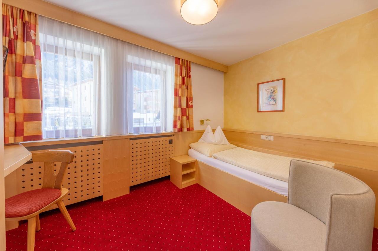 Hotel Schwarzer Adler Резия Экстерьер фото