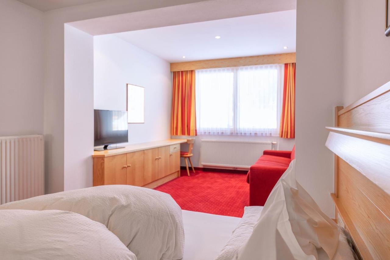 Hotel Schwarzer Adler Резия Экстерьер фото