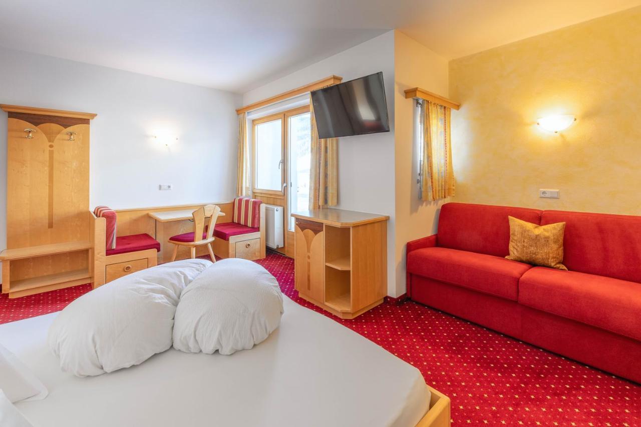 Hotel Schwarzer Adler Резия Экстерьер фото