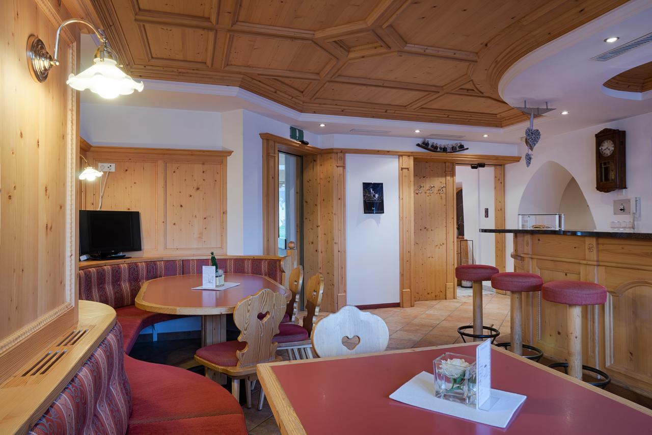 Hotel Schwarzer Adler Резия Экстерьер фото
