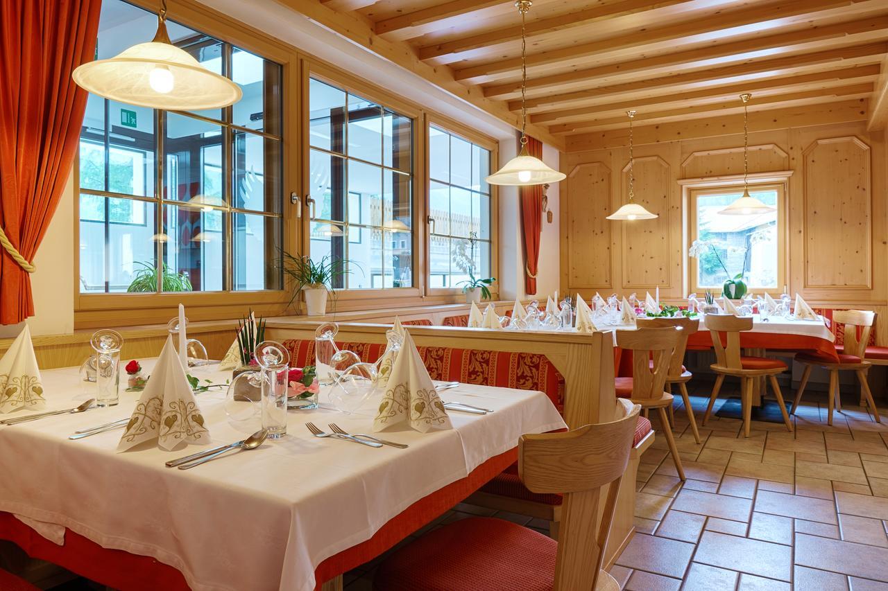 Hotel Schwarzer Adler Резия Экстерьер фото