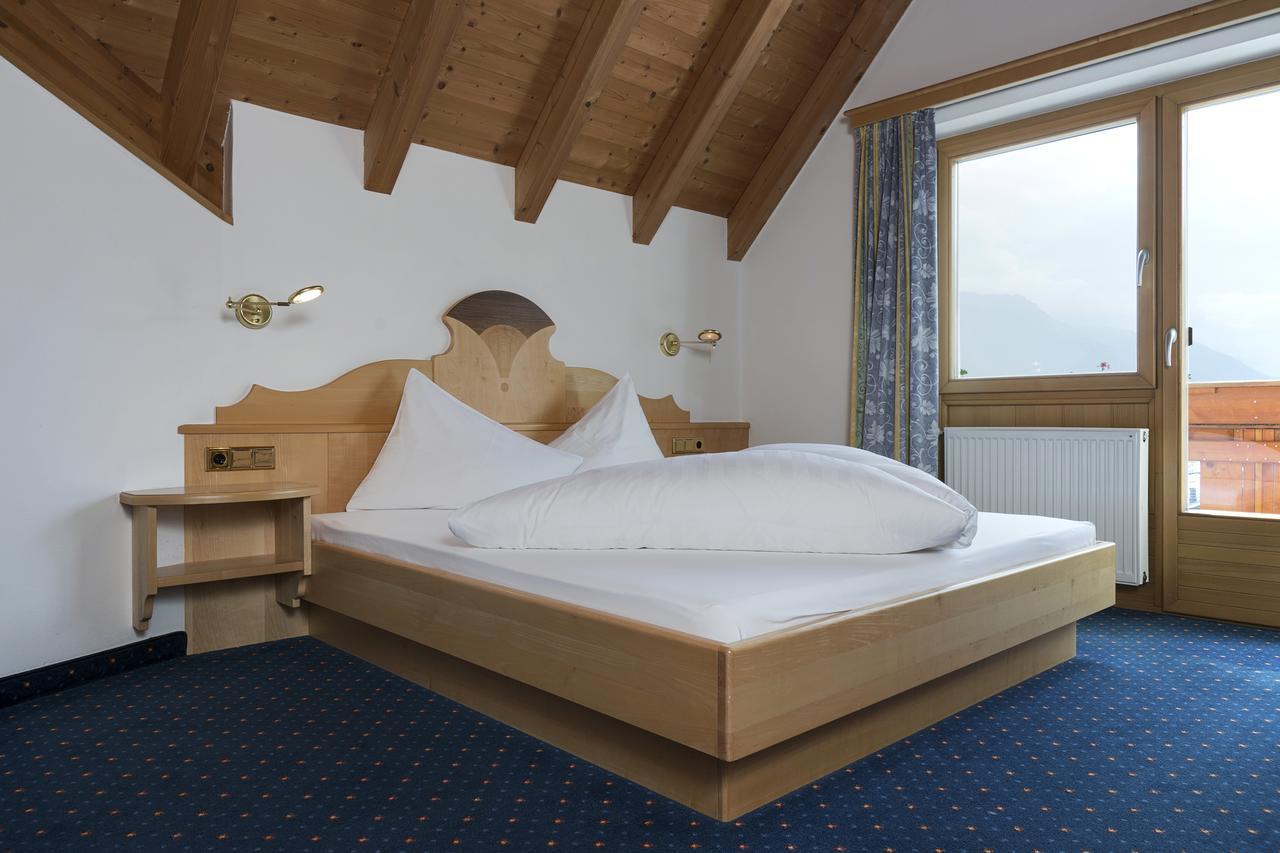 Hotel Schwarzer Adler Резия Экстерьер фото