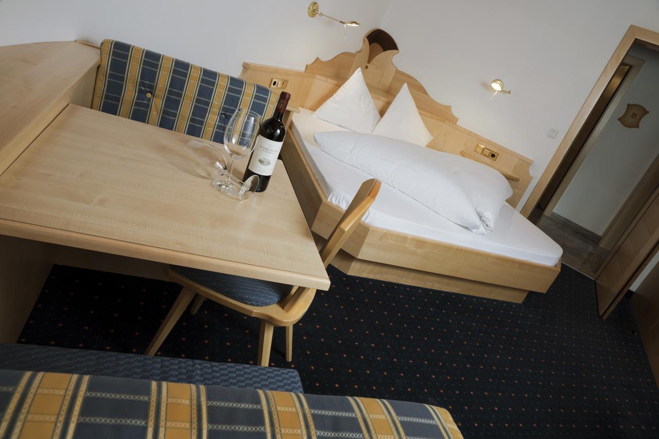 Hotel Schwarzer Adler Резия Экстерьер фото