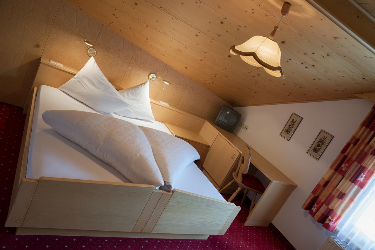 Hotel Schwarzer Adler Резия Экстерьер фото
