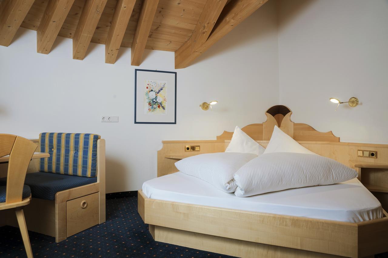 Hotel Schwarzer Adler Резия Экстерьер фото