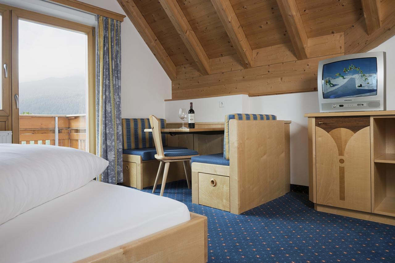 Hotel Schwarzer Adler Резия Экстерьер фото