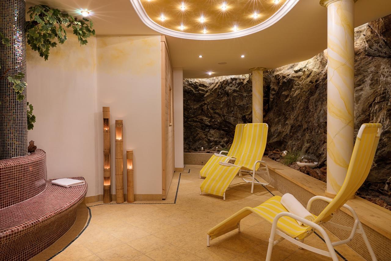 Hotel Schwarzer Adler Резия Экстерьер фото