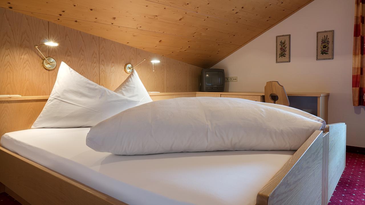 Hotel Schwarzer Adler Резия Экстерьер фото