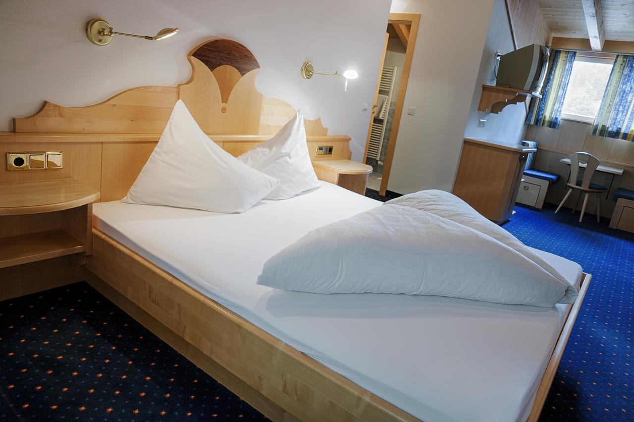 Hotel Schwarzer Adler Резия Экстерьер фото