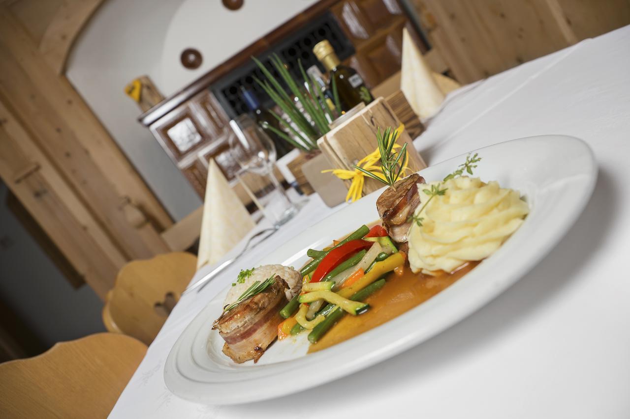 Hotel Schwarzer Adler Резия Экстерьер фото