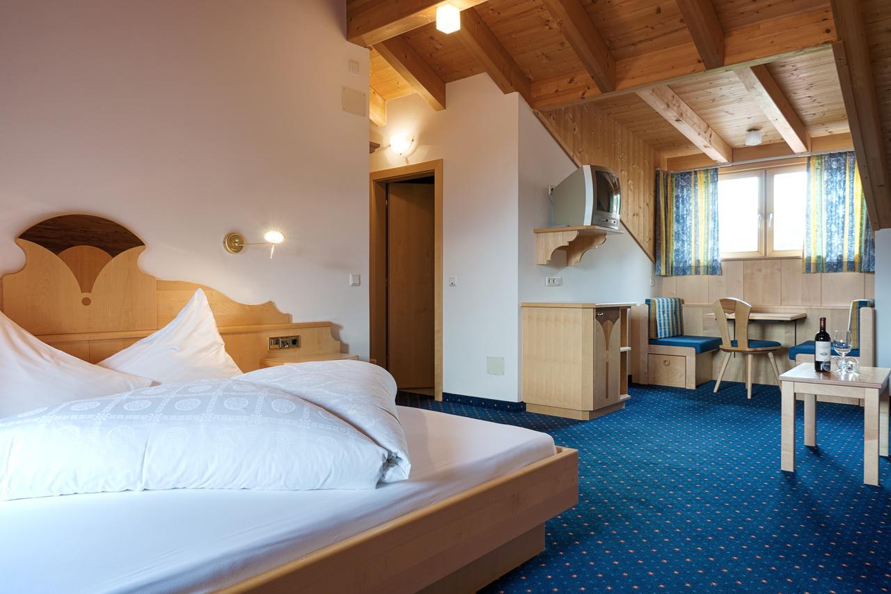 Hotel Schwarzer Adler Резия Экстерьер фото