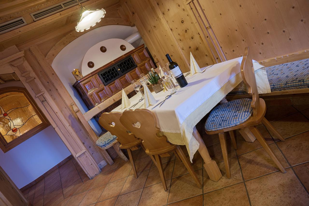 Hotel Schwarzer Adler Резия Экстерьер фото