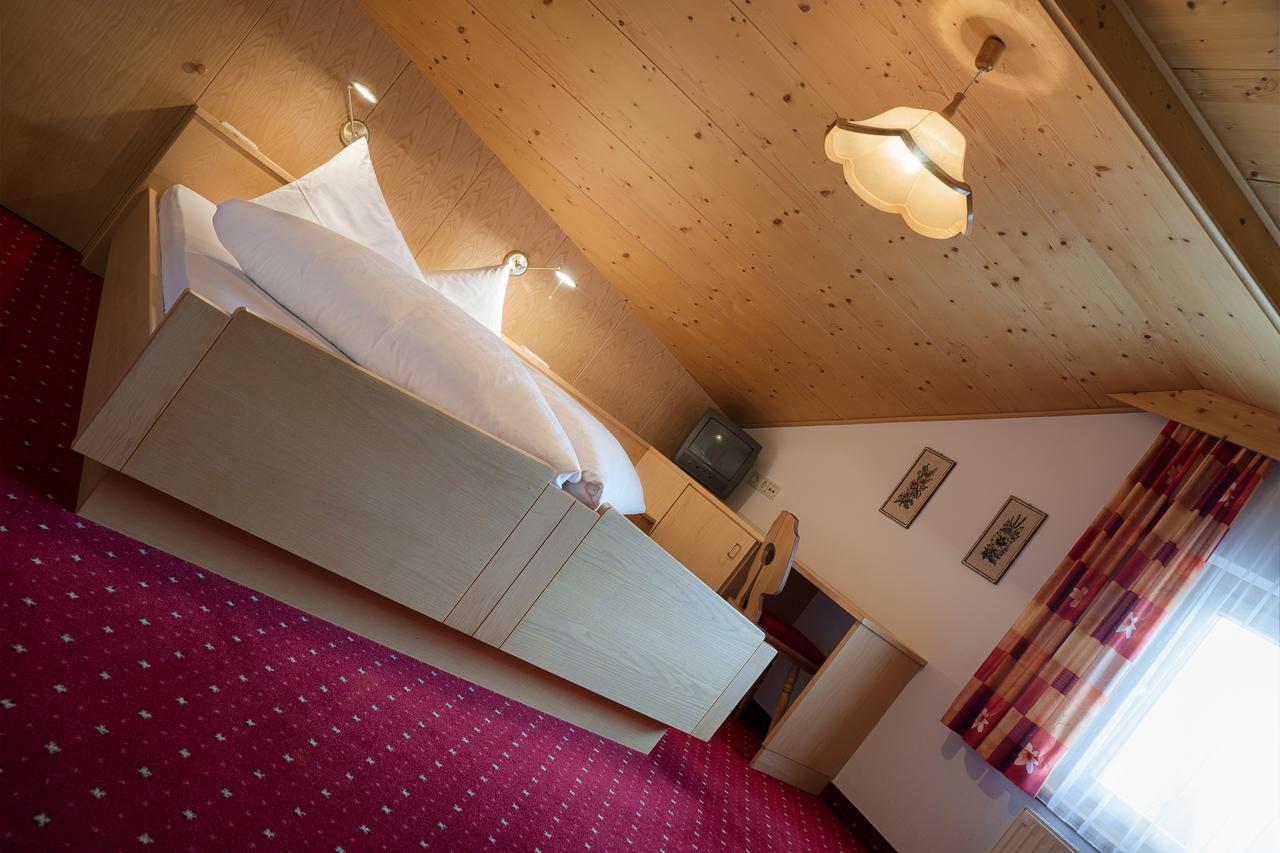 Hotel Schwarzer Adler Резия Экстерьер фото