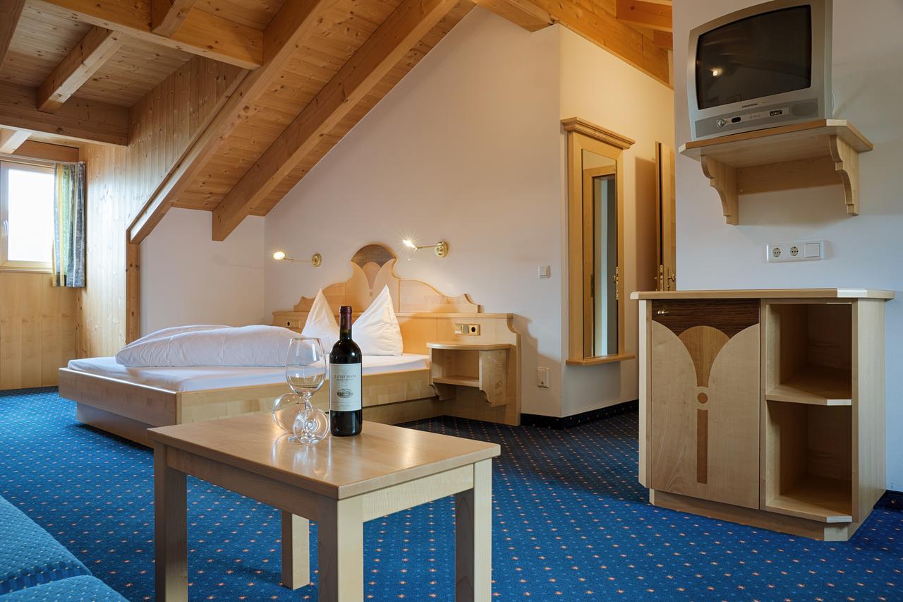 Hotel Schwarzer Adler Резия Экстерьер фото
